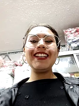 Snapshot of lara_moon25 chatting on January 3, 7:29 pm lara moon25 online show from January 3, 7:29 pm