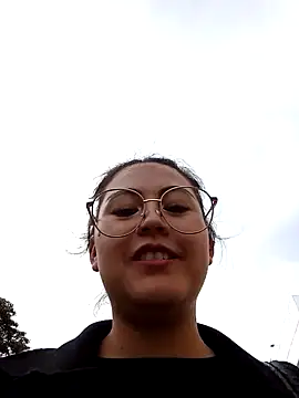 Snapshot of lara_moon25 chatting on December 12, 9:37 pm lara moon25 online show from December 12, 9:37 pm