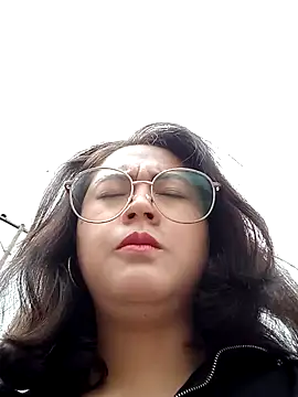 Snapshot of lara_moon25 chatting on December 15, 4:15 pm lara moon25 online show from December 15, 4:15 pm