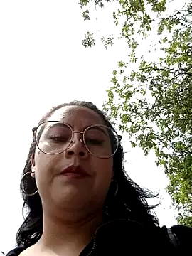 Snapshot of lara_moon25 chatting on December 16, 5:43 pm lara moon25 online show from December 16, 5:43 pm