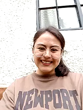 Snapshot of lara_moon25 chatting on March 14, 4:19 pm lara moon25 online show from March 14, 4:19 pm