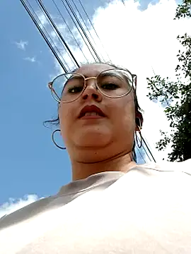 Snapshot of lara_moon25 chatting on December 6, 3:28 pm lara moon25 online show from December 6, 3:28 pm