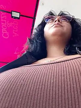 lara moon25 online show from December 4, 6:51 pm