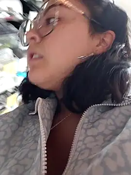 lara moon25 online show from October 31, 4:25 pm