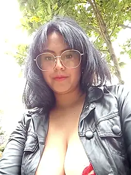 Snapshot of lara_moon25 chatting on October 10, 7:36 pm lara moon25 online show from October 10, 7:36 pm