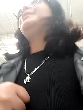 lara moon25 online show from November 3, 7:06 pm