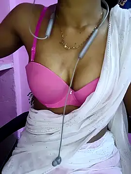 Snapshot of Miakhalifatamil chatting on September 14, 12:55 am Miakhalifatamil online show from September 14, 12:55 am