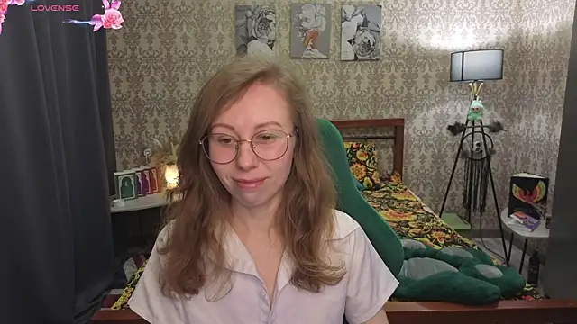 Lill Mary online show from March 11, 1:54 am