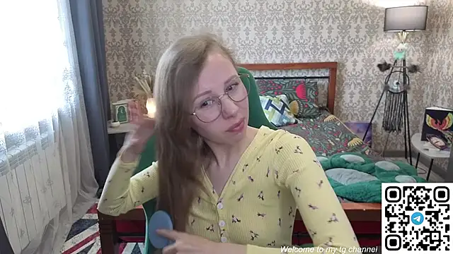 Lill Mary online show from May 19, 2:29 am