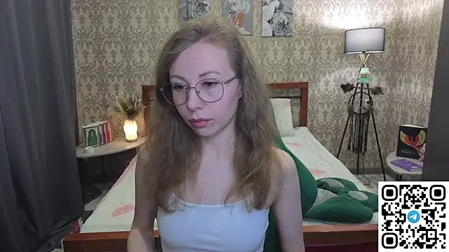 Lill Mary online show from April 3, 1:45 am