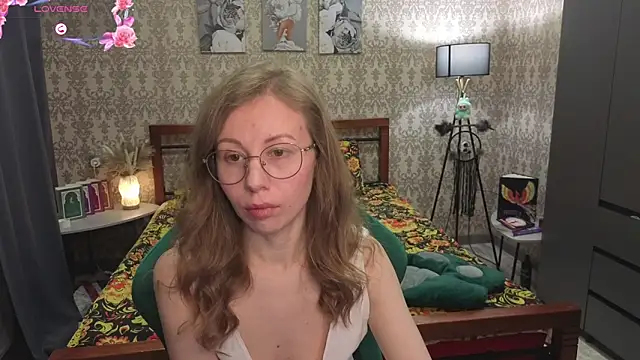 Lill Mary online show from March 13, 1:43 am