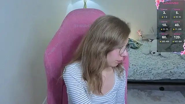 Snapshot of Lill_Mary chatting on September 18, 2:47 am Lill Mary online show from September 18, 2:47 am