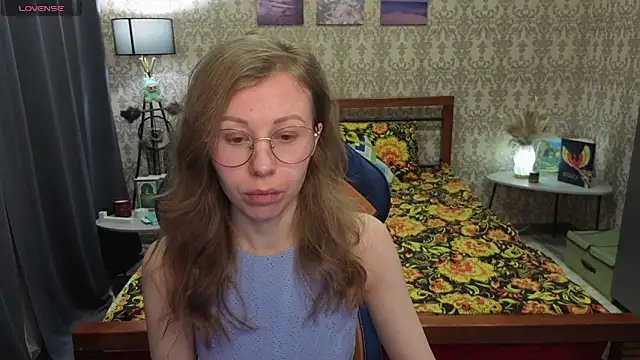 Lill Mary online show from February 4, 1:33 am