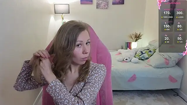 Snapshot of Lill_Mary chatting on October 16, 3:37 am Lill Mary online show from October 16, 3:37 am
