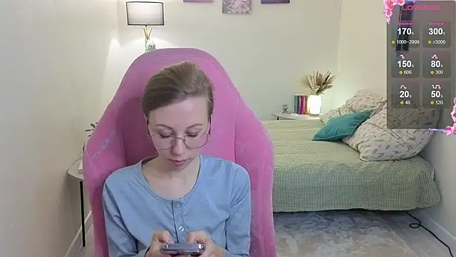 Snapshot of Lill_Mary chatting on October 20, 2:24 am Lill Mary online show from October 20, 2:24 am