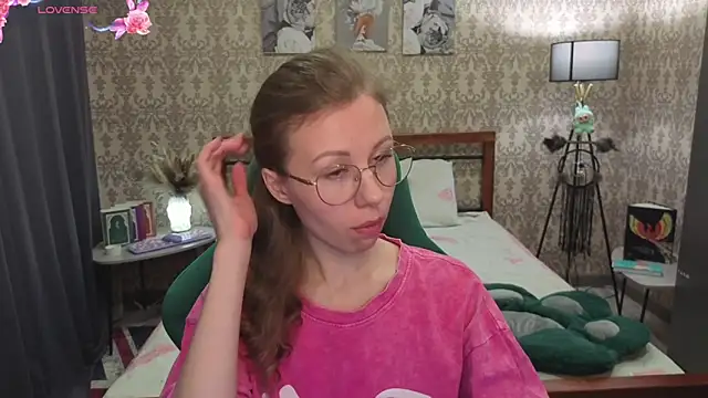 Lill Mary online show from February 15, 3:18 am