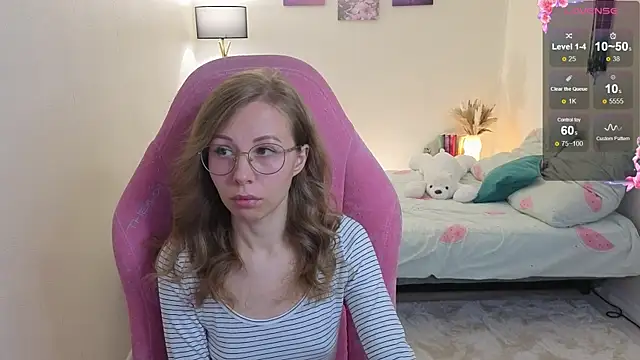 Snapshot of Lill_Mary chatting on October 15, 1:26 am Lill Mary online show from October 15, 1:26 am