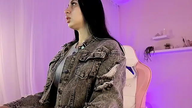 BetsyGonzale online show from April 19, 4:02 am