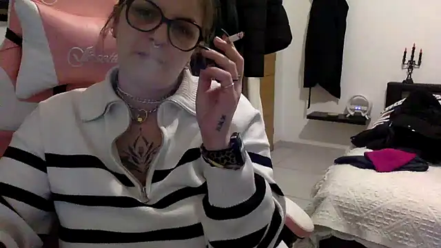 Snapshot of vanillesoumise chatting on February 11, 8:42 pm vanillesoumise online show from February 11, 8:42 pm