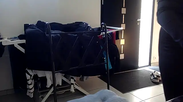 Snapshot of vanillesoumise chatting on March 3, 9:34 am vanillesoumise online show from March 3, 9:34 am