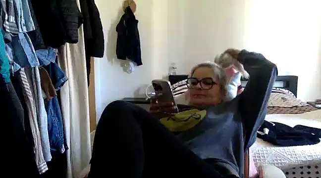 Snapshot of vanillesoumise chatting on March 18, 12:39 pm vanillesoumise online show from March 18, 12:39 pm