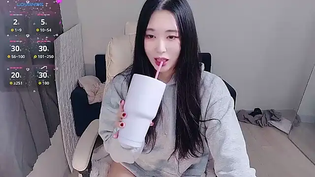 who Lilly online show from November 20, 12:28 pm