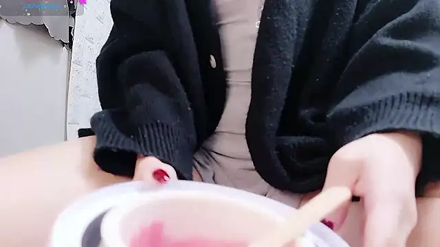 who Lilly online show from November 27, 12:16 pm