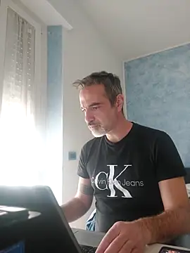 Snapshot of Marcolino183 chatting on March 13, 9:10 am Marcolino183 online show from March 13, 9:10 am