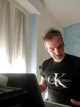 Snapshot of Marcolino183 chatting on March 19, 2:24 pm Marcolino183 online show from March 19, 2:24 pm