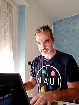 Snapshot of Marcolino183 chatting on February 21, 2:38 pm Marcolino183 online show from February 21, 2:38 pm