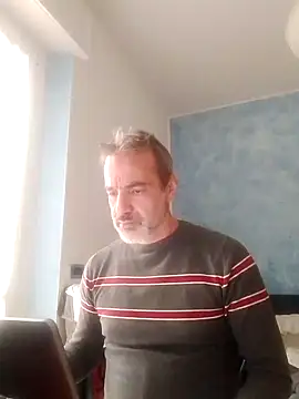 Snapshot of Marcolino183 chatting on December 17, 2:44 pm Marcolino183 online show from December 17, 2:44 pm