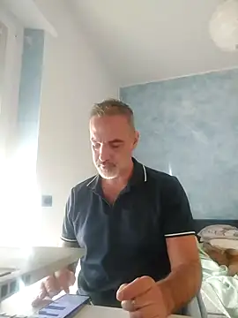 Snapshot of Marcolino183 chatting on October 7, 7:42 am Marcolino183 online show from October 7, 7:42 am