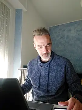 Snapshot of Marcolino183 chatting on January 31, 9:27 am Marcolino183 online show from January 31, 9:27 am