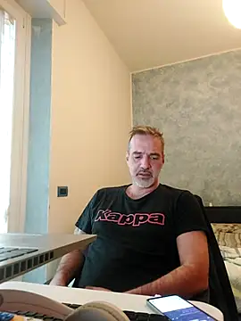 Snapshot of Marcolino183 chatting on February 19, 8:22 am Marcolino183 online show from February 19, 8:22 am