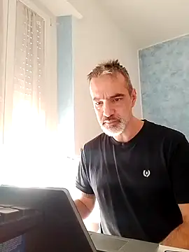 Snapshot of Marcolino183 chatting on February 5, 9:25 am Marcolino183 online show from February 5, 9:25 am