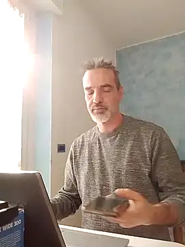 Snapshot of Marcolino183 chatting on February 20, 2:02 pm Marcolino183 online show from February 20, 2:02 pm