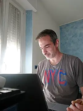 Snapshot of Marcolino183 chatting on March 18, 9:12 am Marcolino183 online show from March 18, 9:12 am