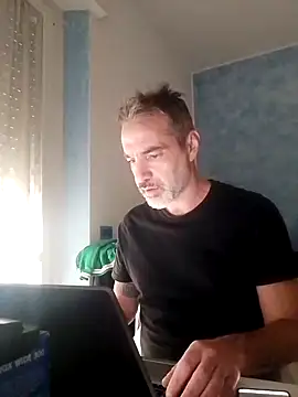 Snapshot of Marcolino183 chatting on February 14, 3:05 pm Marcolino183 online show from February 14, 3:05 pm