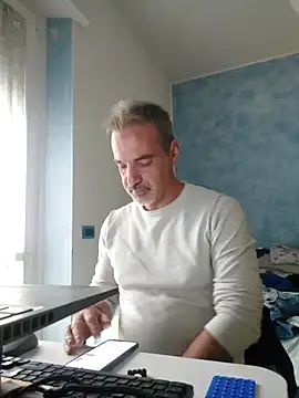 Snapshot of Marcolino183 chatting on October 22, 8:25 am Marcolino183 online show from October 22, 8:25 am