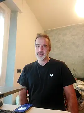 Snapshot of Marcolino183 chatting on December 16, 8:29 am Marcolino183 online show from December 16, 8:29 am