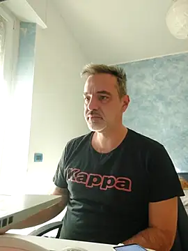 Snapshot of Marcolino183 chatting on February 18, 8:11 am Marcolino183 online show from February 18, 8:11 am