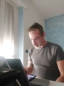 Snapshot of Marcolino183 chatting on March 6, 3:13 pm Marcolino183 online show from March 6, 3:13 pm