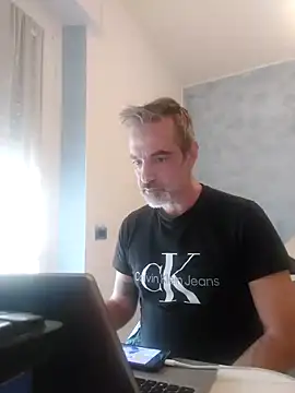 Snapshot of Marcolino183 chatting on March 13, 3:28 pm Marcolino183 online show from March 13, 3:28 pm