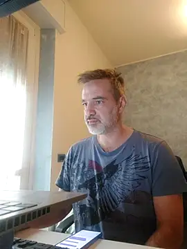 Snapshot of Marcolino183 chatting on February 25, 8:14 am Marcolino183 online show from February 25, 8:14 am