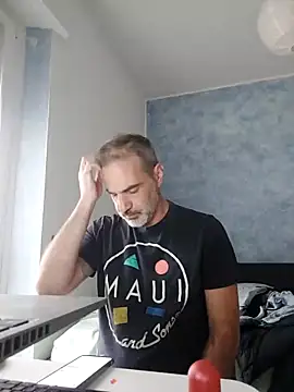 Snapshot of Marcolino183 chatting on October 20, 8:04 am Marcolino183 online show from October 20, 8:04 am