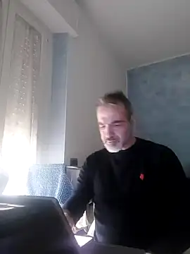 Snapshot of Marcolino183 chatting on February 3, 3:49 pm Marcolino183 online show from February 3, 3:49 pm