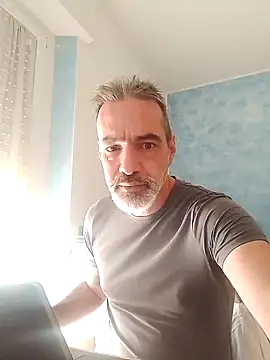 Snapshot of Marcolino183 chatting on February 6, 11:20 am Marcolino183 online show from February 6, 11:20 am