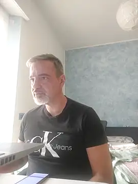 Snapshot of Marcolino183 chatting on February 9, 8:56 am Marcolino183 online show from February 9, 8:56 am