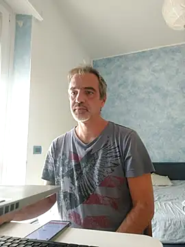 Snapshot of Marcolino183 chatting on October 3, 8:05 am Marcolino183 online show from October 3, 8:05 am