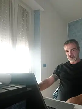 Snapshot of Marcolino183 chatting on March 14, 1:46 pm Marcolino183 online show from March 14, 1:46 pm